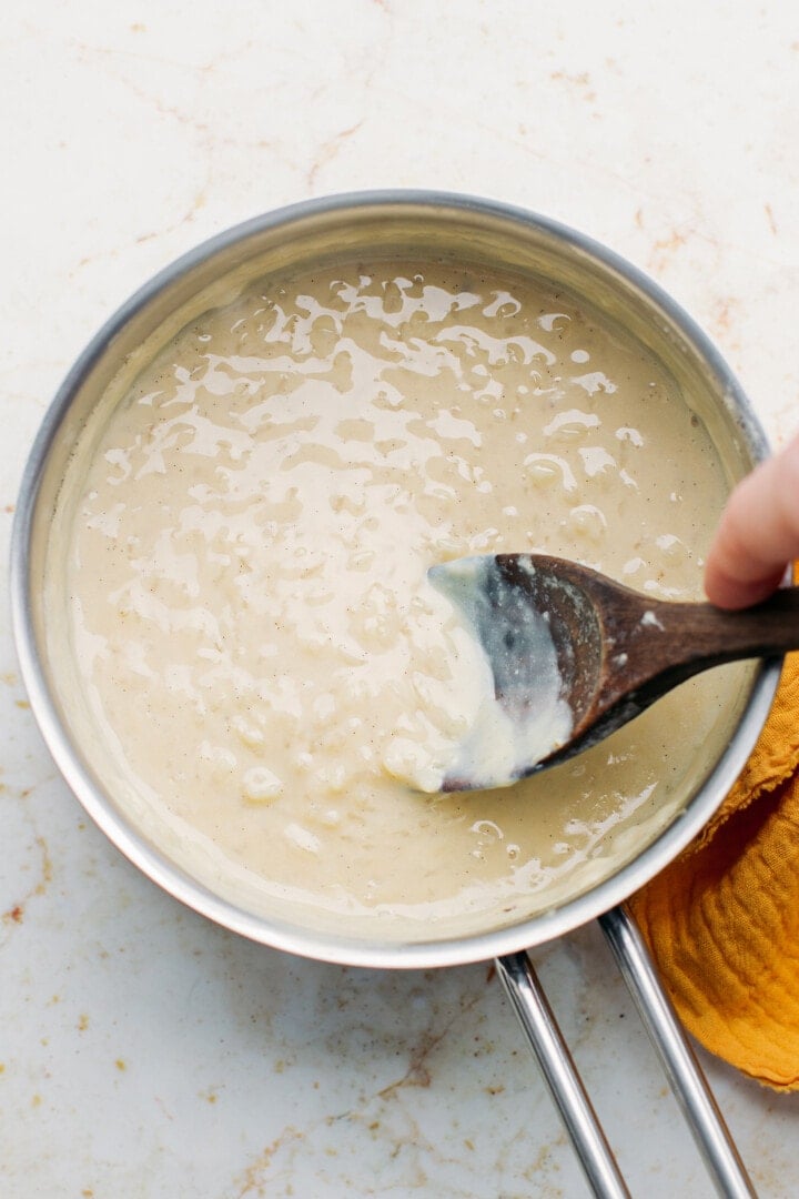 Short grain rice cooked with milk in a saucepan.