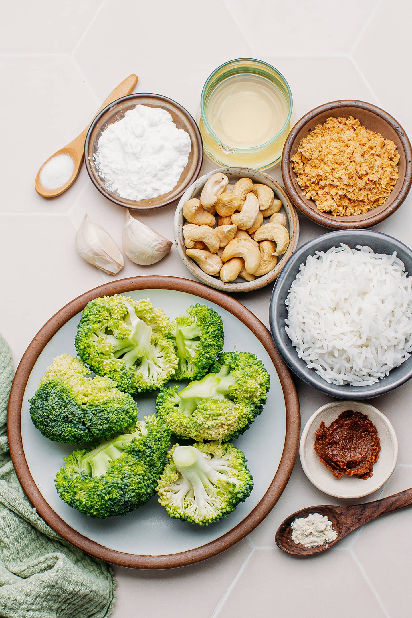 Ingredients like cooked rice, broccoli, raw cashews, and nutritional yeast.