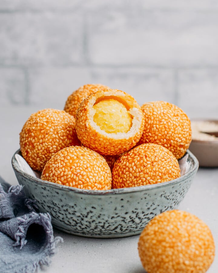 Banh cam in a small bowl.