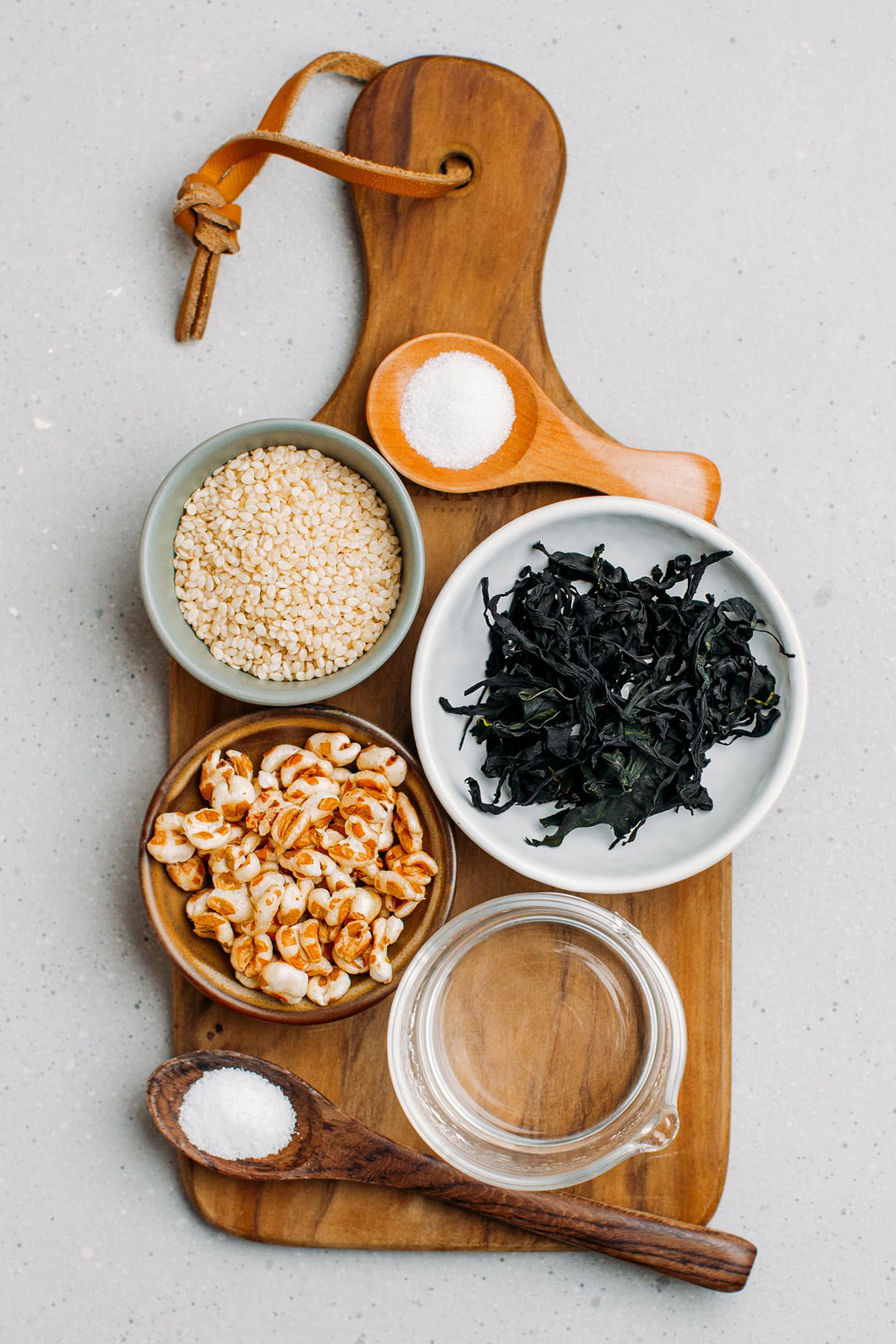 Ingredients like dried wakame, sesame seeds, vinegar, salt, and puffed wheat.