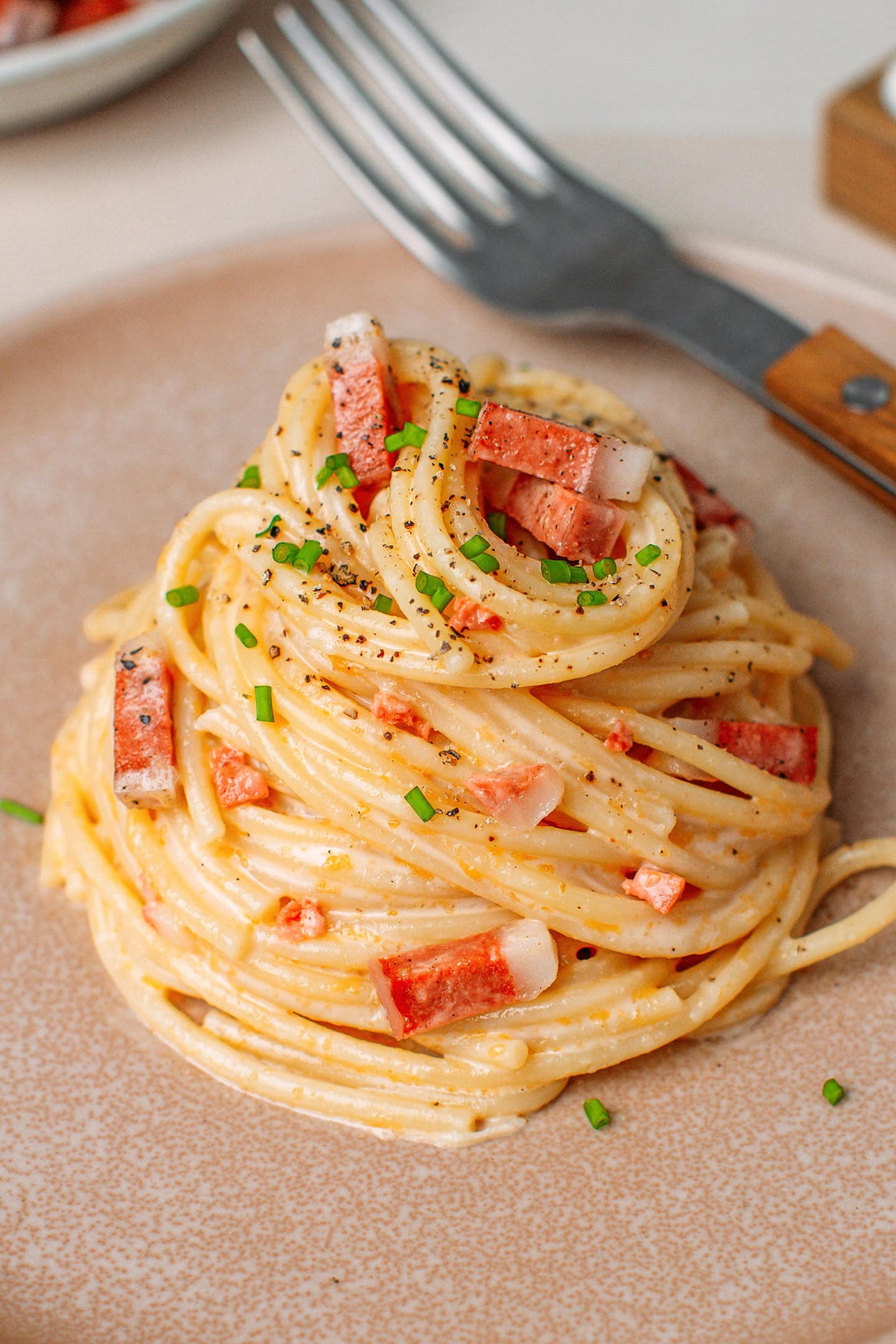 Vegan carbonara pasta with smoky lardons.