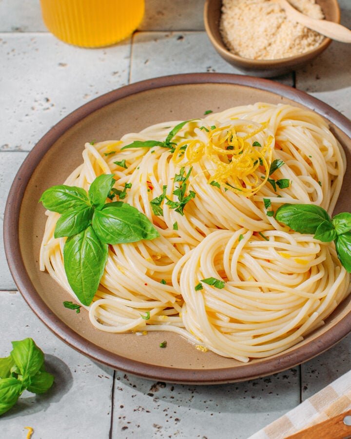 Easy Vegan Lemon Garlic Pasta
